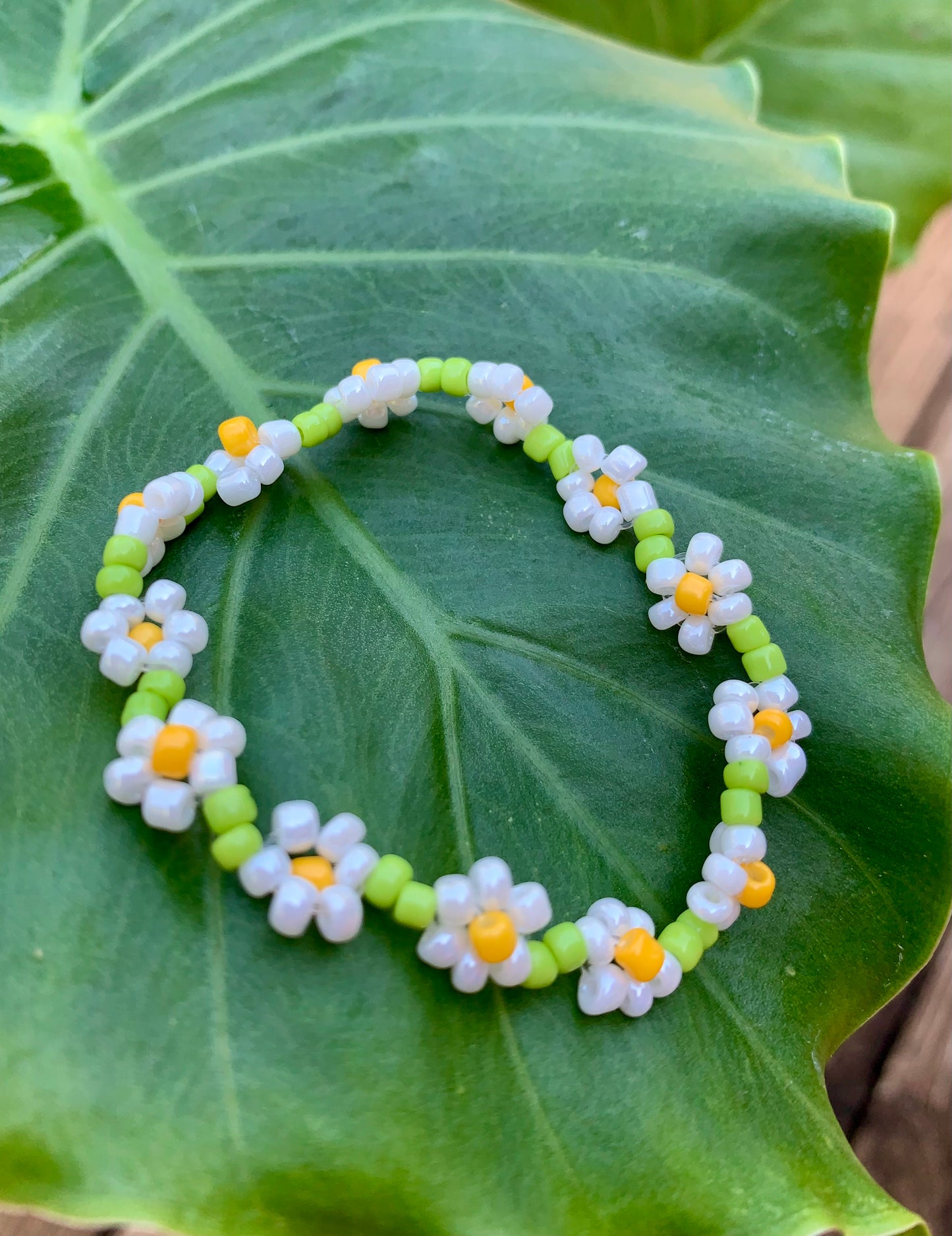 "Daisy" Seed Bead Flower Bracelet