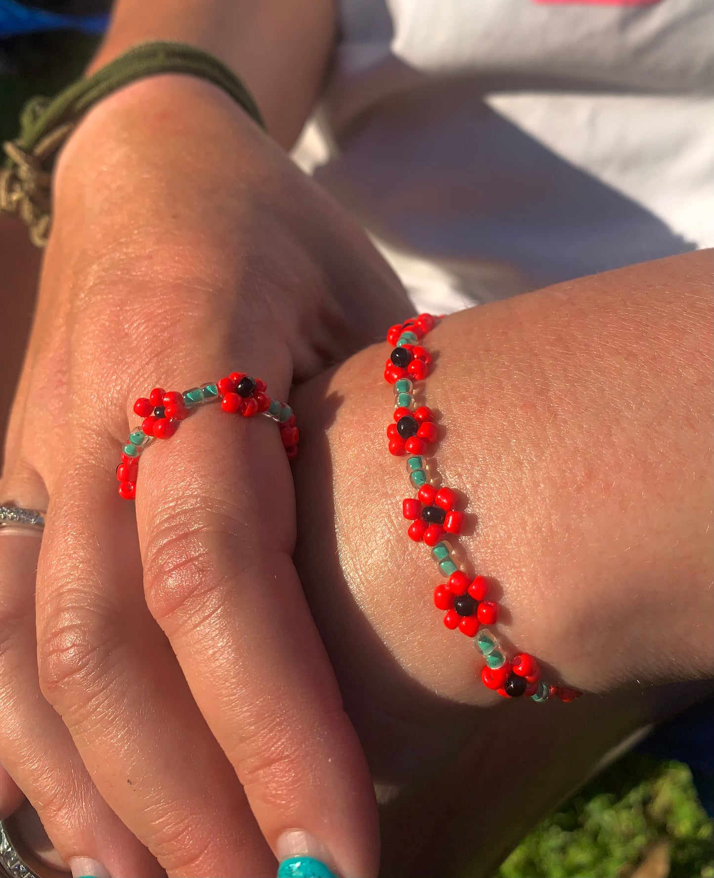 "Poppy" Seed Bead Flower Bracelet