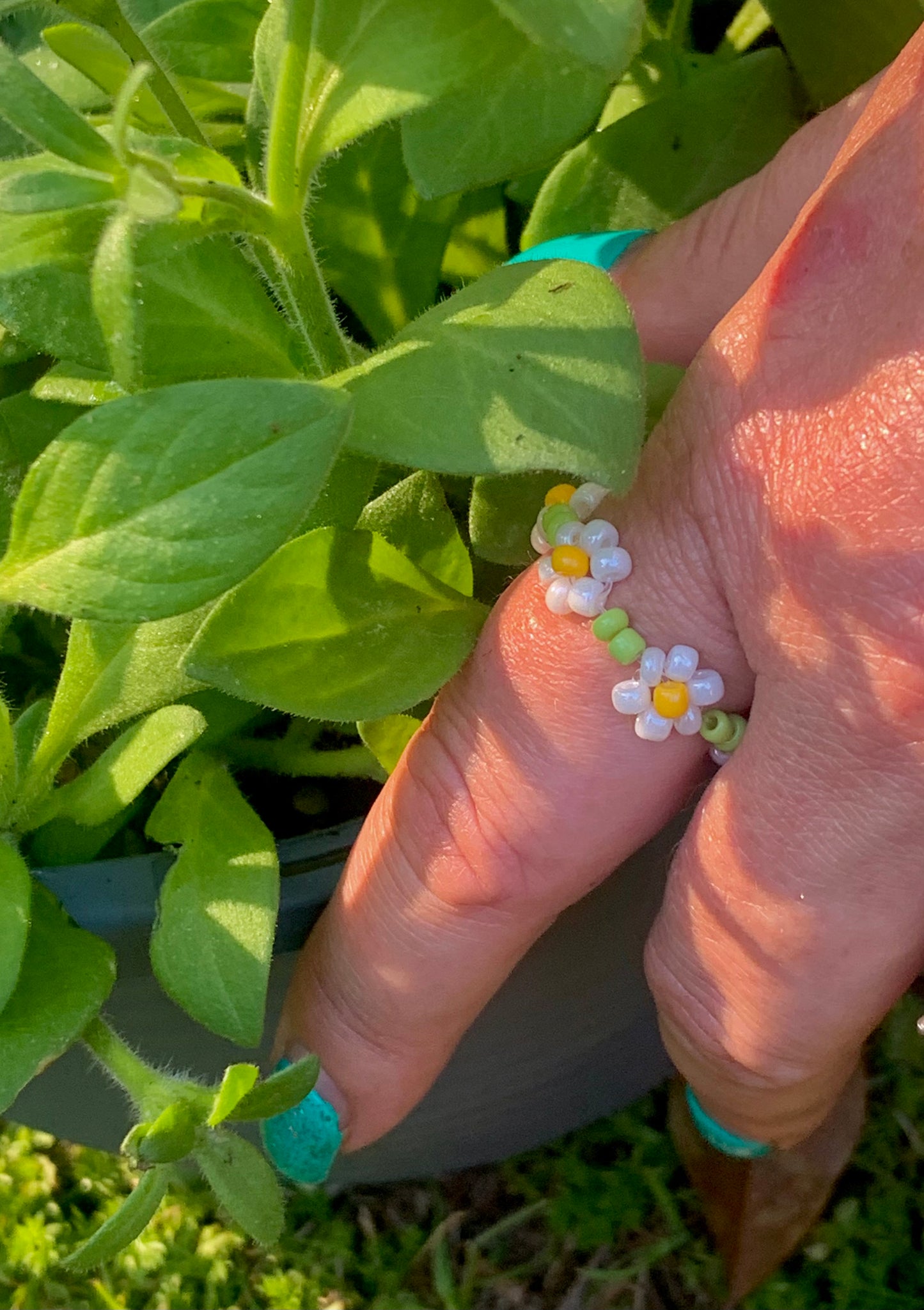 "Daisy" Seed Bead Flower Bracelet