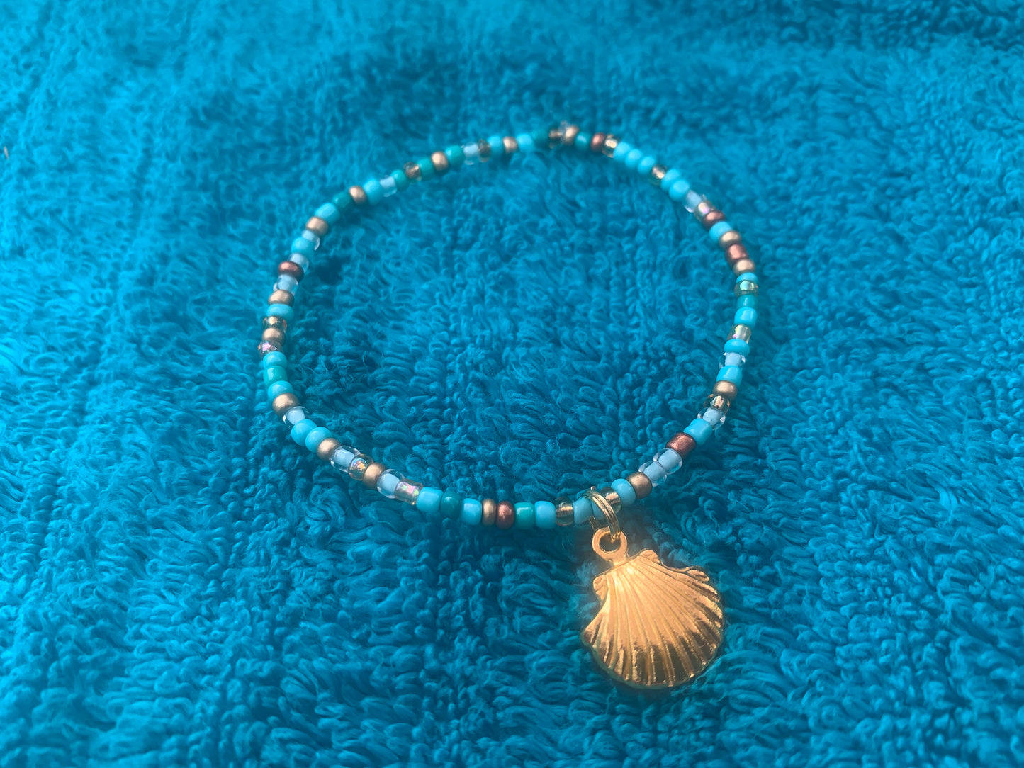 Gold Shell Charm Seed Bead Bracelet